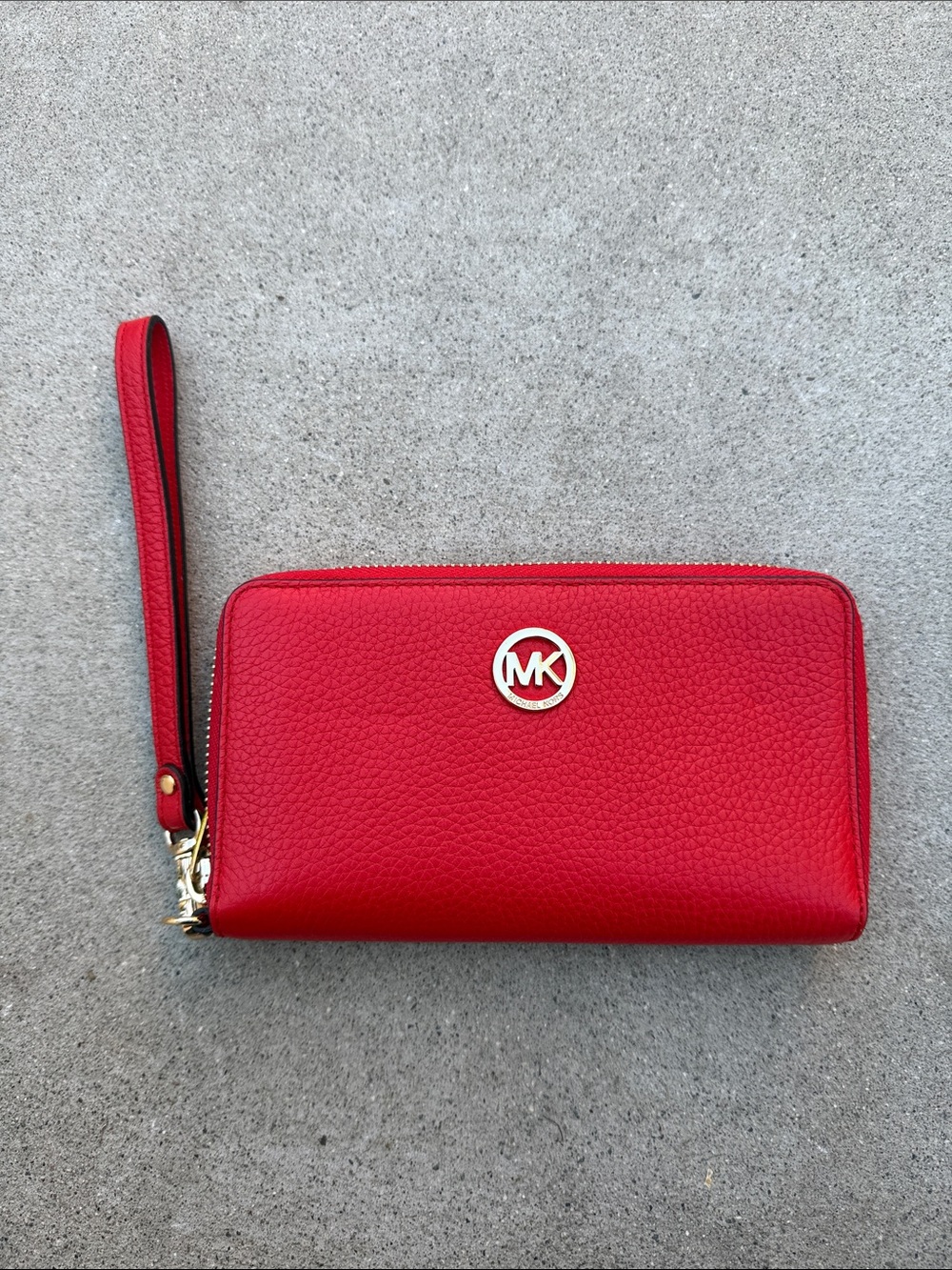 NWT Michael Kors Jet Set Red Pebbled Leather Wristlet Clutch with Gold Logo